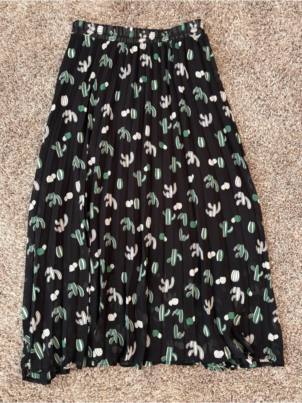 🌵 Cactus Print Pleated Midi Skirt – Lightweight & Flowy 🌵 - Picture 2 of 4